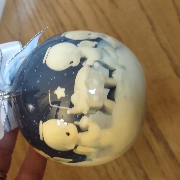 3 Vintage Precious Moments Round Ornaments - Picture 4 of 9